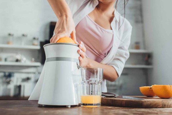 Quels sont les avantages d'un presse-agrume électrique par rapport à un presse-agrume manuelle?