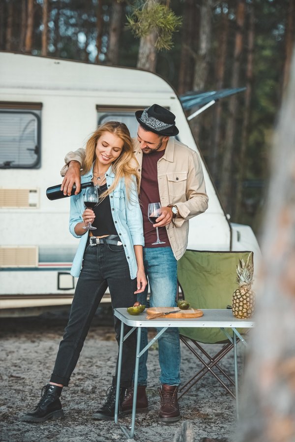Dégustation de vins locaux en camping 4 étoiles à la montagne