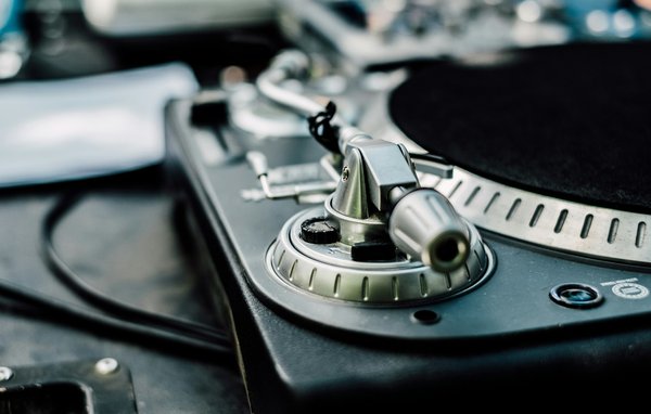 Technics sl 1200 mk2 : comment réparer cette platine ?